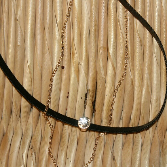 💕🎀 Leather and Gold Pendent Chocker - Picture 5 of 6